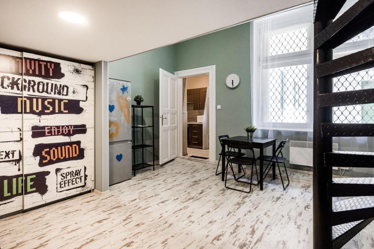 Hungarian Rebelian With Ac Apartment Budapest Luaran gambar